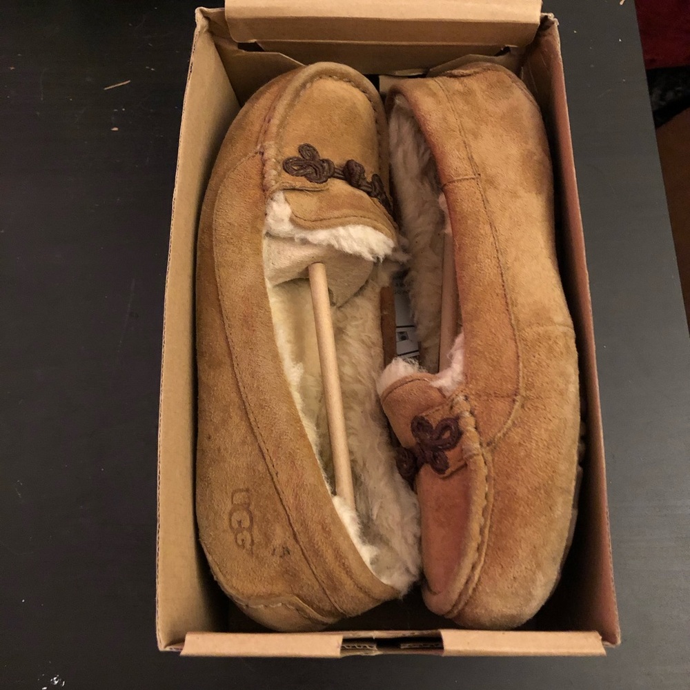 UGG flats 7 tan
